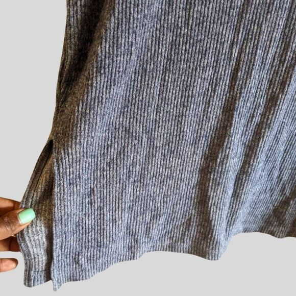 Forever 21 Ribbed Knit Sweater Women's Size Medium Gray V-Neck Slouchy Pullover - Picture 8 of 8